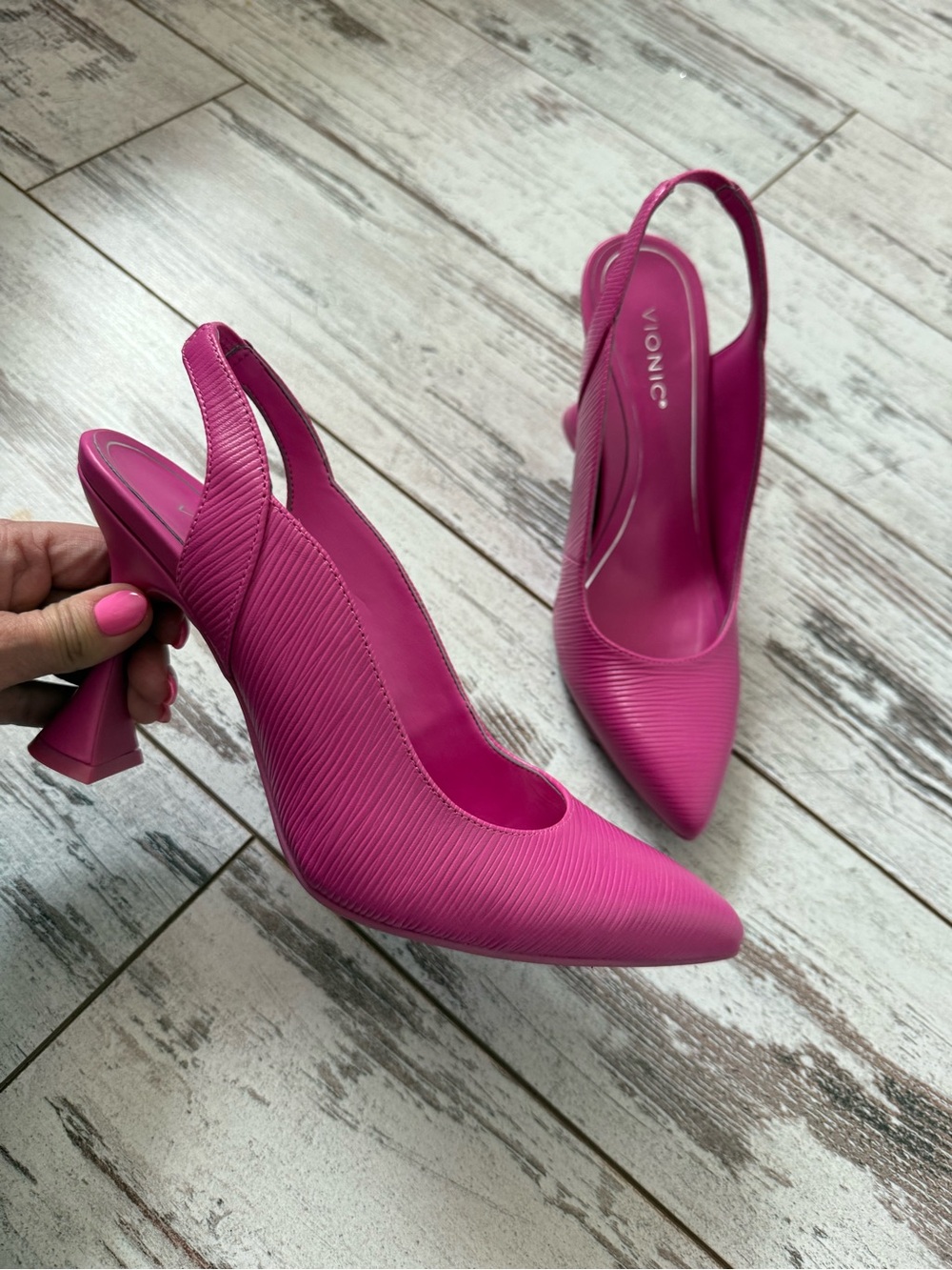 Vionic Women's Magenta Slingback Pointed-Toe Pumps - Picture 4 of 4